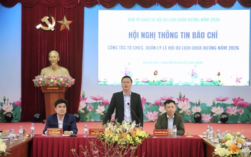 Lễ hội du lịch Chùa Hương: Bảo tồn di sản gắn với phát triển du lịch, lấy du khách làm trung tâm