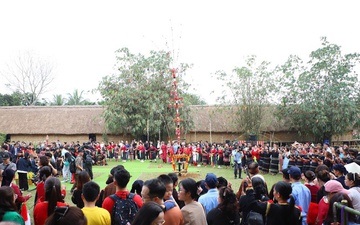 Rộn ràng “Mùa xuân và tuổi trẻ” tại Làng Văn hóa - Du lịch các dân tộc Việt Nam