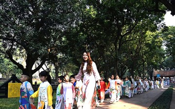 Đưa Nghị quyết Đại hội XIV của Đảng vào cuộc sống: Phát triển con người, văn hóa thực sự trở thành nền tảng tinh thần