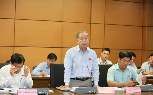 Bộ trưởng Nguyễn Ngọc Thiện tham gia phiên thảo luận tại tổ về báo cáo kinh tế, xã hội