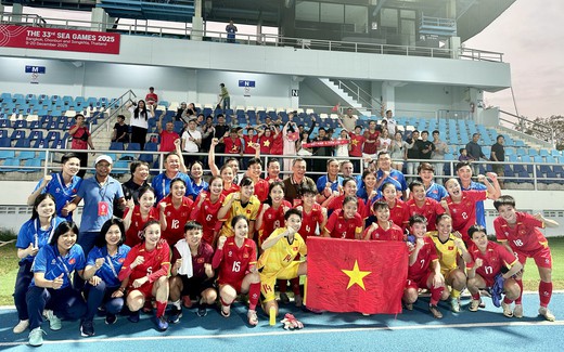 Thủ tướng Phạm Minh Chính chúc mừng hai đội tuyển bóng đá Việt Nam