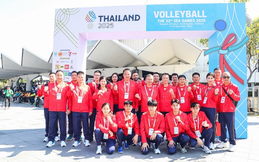 Đoàn Thể thao Việt Nam dự Lễ thượng cờ SEA Games 33