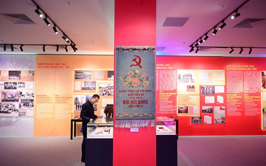 Giới thiệu hơn 200 tài liệu, hình ảnh, hiện vật quý giá tại triển lãm “Đảng Cộng sản Việt Nam - Từ Đại hội đến Đại hội”