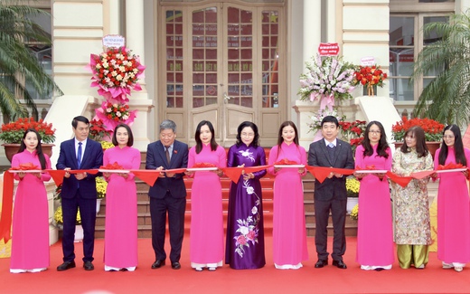 Khai mạc Triển lãm tư liệu “Đảng Cộng sản Việt Nam qua các kỳ Đại hội”