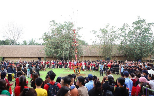 Rộn ràng “Mùa xuân và tuổi trẻ” tại Làng Văn hóa - Du lịch các dân tộc Việt Nam