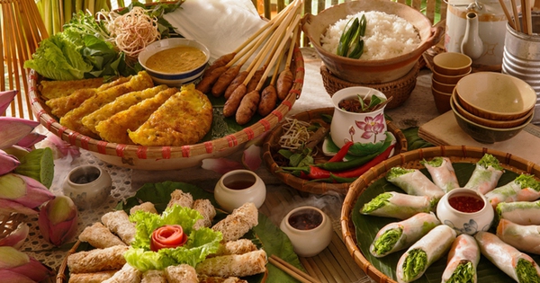 Đĩa thức ăn miền Trung đa dạng