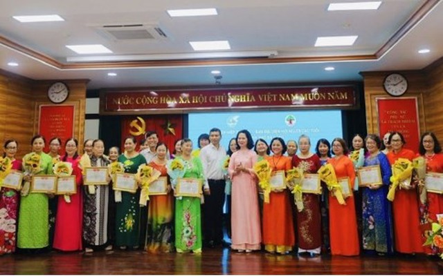 Đà Nẵng: Biểu dương phụ nữ cao tuổi tiêu biểu trong xây dựng gia đình văn hóa