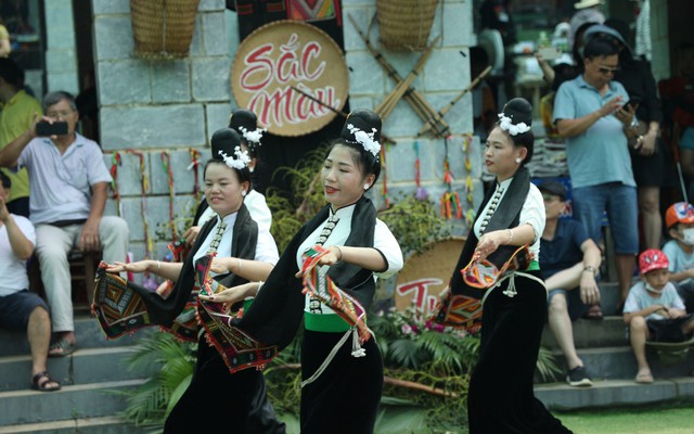 Đa dạng mô hình “giữ lửa” văn hóa dân tộc thiểu số