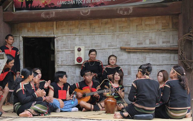 Quảng bá, giới thiệu văn hoá truyền thống của dân tộc Ê đê 