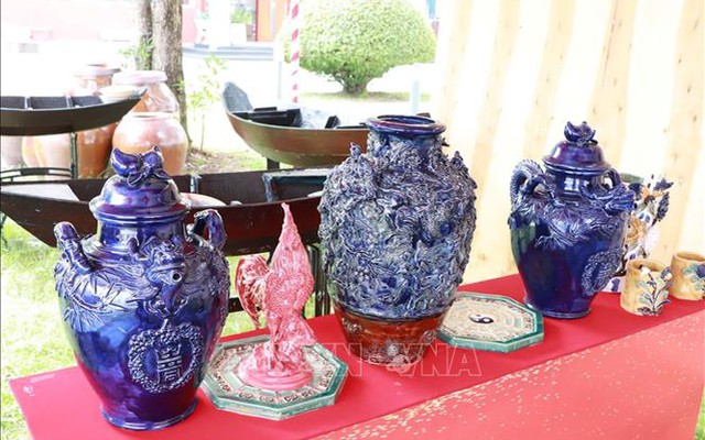 Trưng bày chuyên đề 'Gốm sứ Nam Bộ qua các thời kỳ'