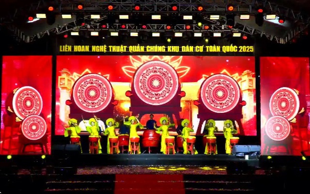 Liên hoan Nghệ thuật quần chúng Khu dân cư toàn quốc 2025: Nghệ sĩ biểu diễn bằng cả trái tim