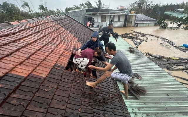 Thủ tướng yêu cầu các bộ ngành, địa phương tập trung ứng phó và khắc phục hậu quả mưa lũ đặc biệt lớn tại khu vực Trung Bộ