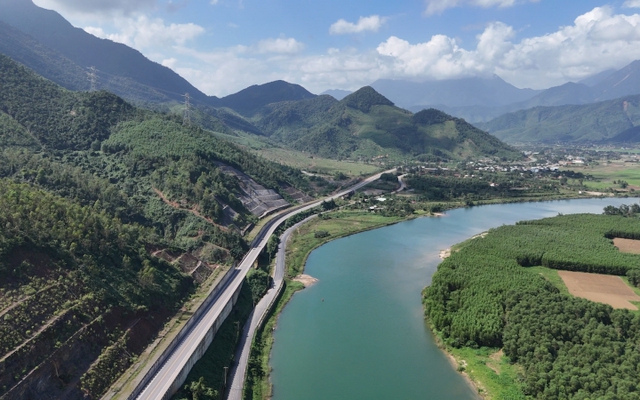 Đà Nẵng: Cần nghiên cứu, phát triển tàu thủy du lịch đặc trưng, xanh