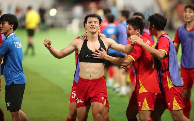Ngược dòng ngoạn mục, U22 Việt Nam đánh bại Thái Lan giành HCV SEA Games 33