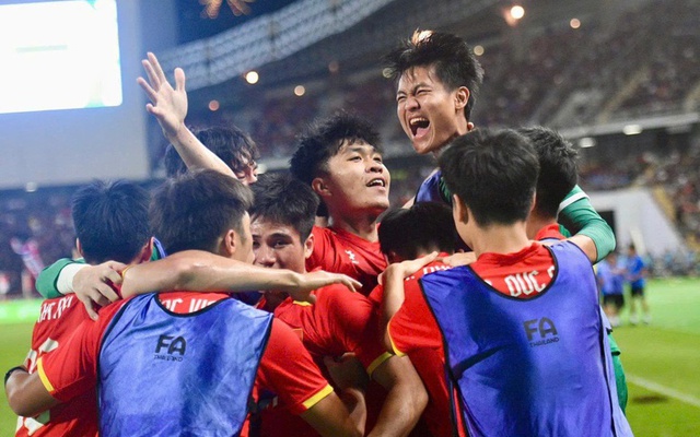 Thủ tướng gửi thư chúc mừng Đội tuyển bóng đá nam U22 và Đội tuyển nữ Futsal quốc gia Việt Nam giành Huy chương Vàng SEA Games