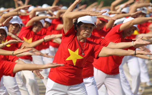 Tổ chức các hoạt động thể dục, văn hóa, văn nghệ nhằm nâng cao sức khỏe thể chất, tinh thần cho người cao tuổi