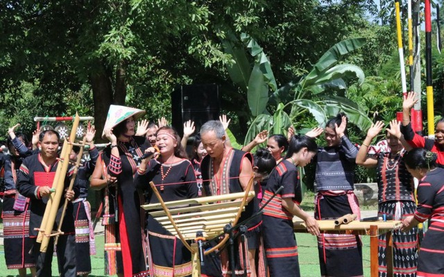 Cuối tuần trải nghiệm không gian văn hóa Cơ Tu tại Làng Văn hóa - Du lịch các dân tộc Việt Nam