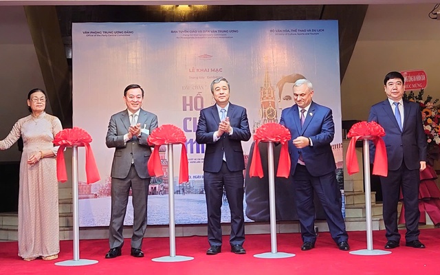 Khai mạc trưng bày chuyên đề "Dấu chân Hồ Chí Minh trên quê hương Cách mạng tháng Mười"