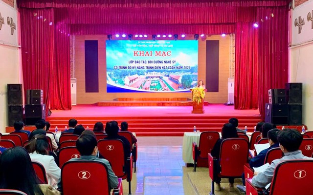 Nâng cao kỹ năng cho nghệ sĩ về thực hành, trình diễn hát Xoan