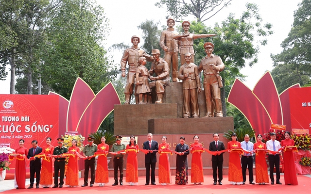 Khánh thành tượng đài Công an Nhân dân "Vì bình yên cuộc sống”