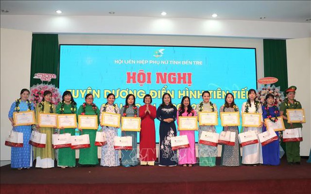 Tôn vinh những thanh niên, phụ nữ tiêu biểu