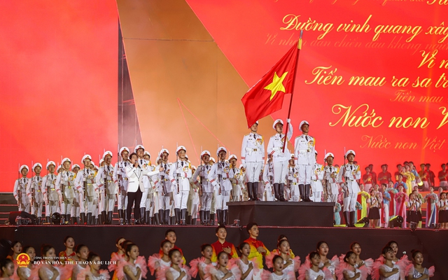 Chùm ảnh: Concert quốc gia 80 năm hành trình Độc lập - Tự do - Hạnh phúc