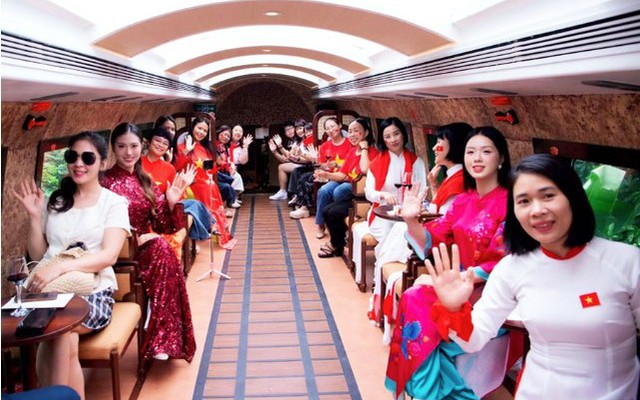 Trải nghiệm khám phá điểm đến bằng giao thông công cộng: Thêm cú hích cho du lịch Hà Nội