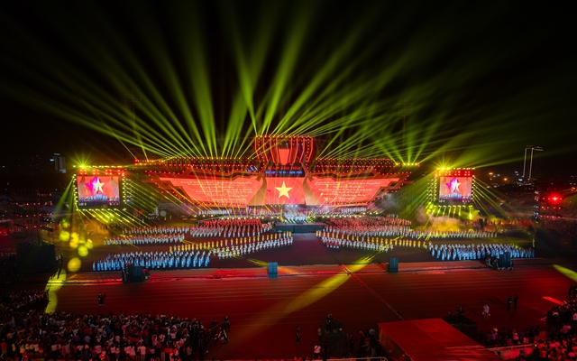 Tổ chức các Chương trình nghệ thuật đặc sắc, phù hợp với truyền thống văn hóa, thuần phong mỹ tục và điều kiện phát triển kinh tế - xã hội của địa phương, phục vụ Nhân dân đón Tết