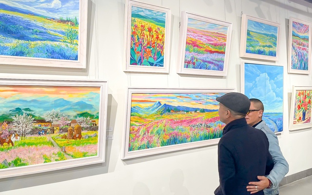 "Chào Xuân Bính Ngọ 2026": lan tỏa sắc xuân trong lòng Phố cổ Hà Nội