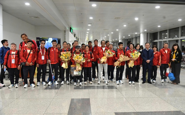 Đoàn Thể thao Người khuyết tật Việt Nam trở về nước sau kỳ ASEAN Para Games 13 đầy ấn tượng