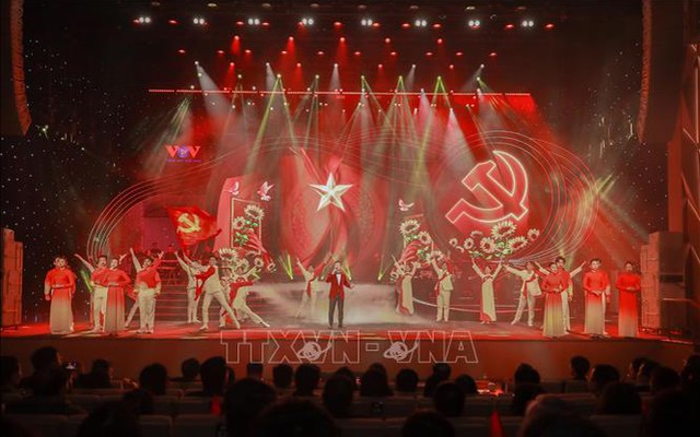Khẳng định niềm tin son sắt với Đảng qua ngôn ngữ văn hóa nghệ thuật