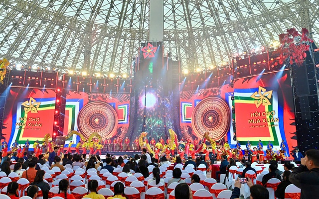 Thủ tướng dự tổng duyệt Lễ khai mạc Hội chợ Mùa Xuân 2026