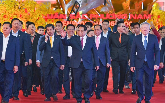 Ảnh: Thủ tướng Phạm Minh Chính dự lễ bế mạc Hội chợ mùa Xuân lần thứ nhất năm 2026