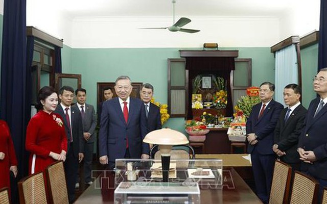 Tổng Bí thư Tô Lâm dâng hương tại Khu Di tích Hoàng thành Thăng Long và Di tích nhà 67