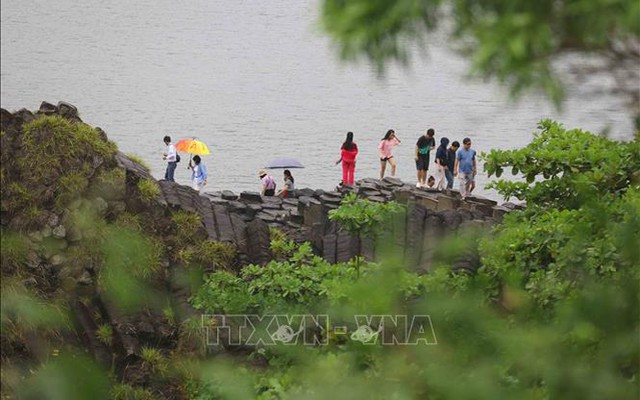 Du lịch rừng - biển hấp dẫn du khách những ngày đầu Xuân