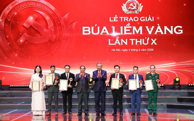 Lễ tuyên dương Bí thư Chi bộ xuất sắc và trao Giải Búa liềm Vàng lần thứ X