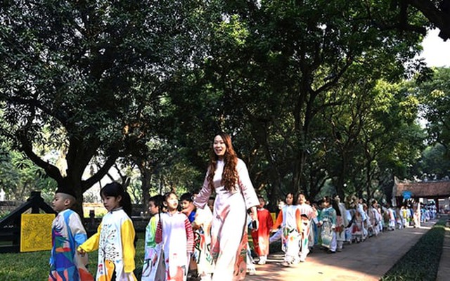 Đưa Nghị quyết Đại hội XIV của Đảng vào cuộc sống: Phát triển con người, văn hóa thực sự trở thành nền tảng tinh thần