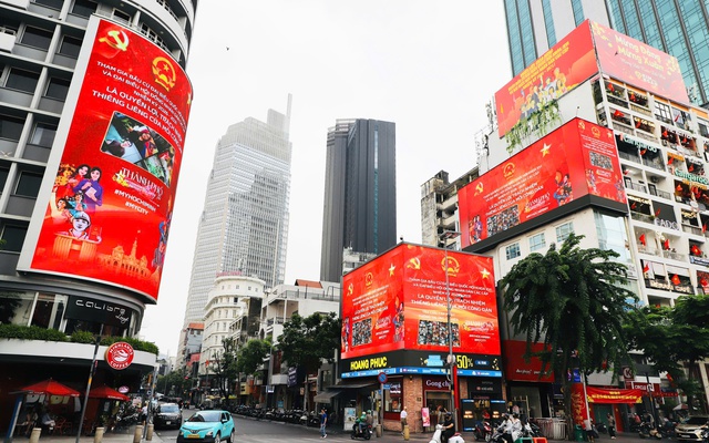 TP.HCM bừng sắc cờ hoa trước Ngày hội non sông